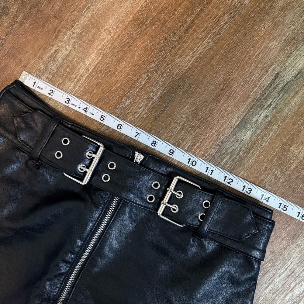 Black Skirt - Picture 7 of 7